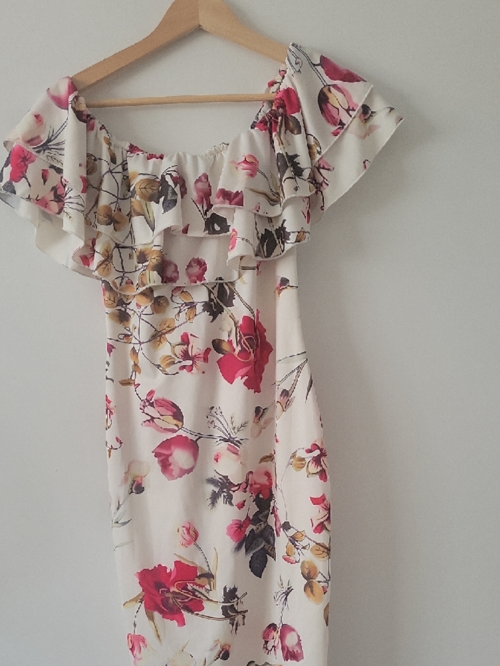 Off-Shoulder Floral Maxi Dress in Ivory and Pink - Picture 2 of 5
